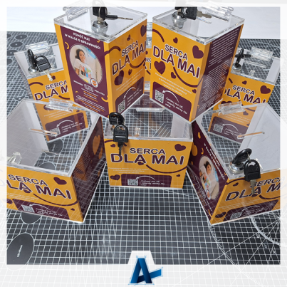 Znakowanie puszek na zbiórkę dla Mai